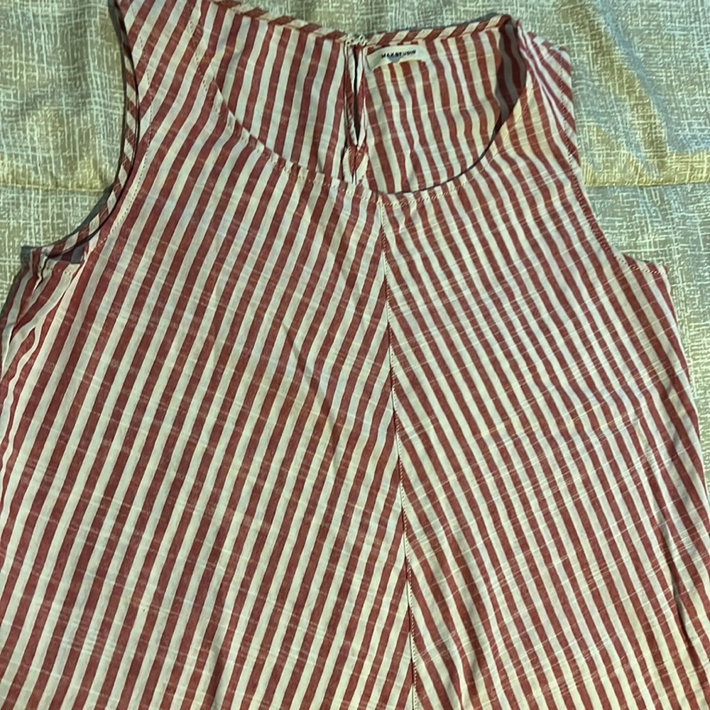 Like new max studio striped knit top.